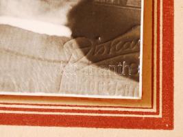 F. Diskay fotó: Ünnepi gyűlés a háttérben Horthy Miklós arcképével, kartonra kasírozva, hidegpecsétt...