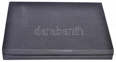 Éremtartó kazetta kivehető tálcával, 24 férőhellyel, használt de újszerű állapotban