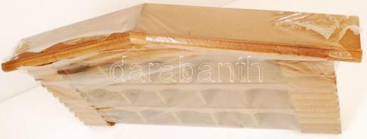 Fából készült fali dísz apró rekeszekkel, 45x27x5 cm