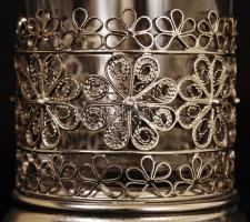 Orosz filigrán díszítésű teás csésze üvegbetéttel, m: 10 cm