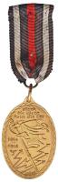 Németország / Weimari Köztársaság 1921. "A Kyffhäuser Szövetség Kyffhäuser Háborús Emlékérem" nem hivatalos aranyozott bronz veterán kitüntetés nem eredeti mellszalagon. Szign.: Hermann Hosaeus T:2  Germany / Weimar Republic 1921. "The Kyffhäuser War Commemorative Medal of the Kyffhäuser Union" non official gilt bronze veteran decoration with not original ribbon. Sign.: HOSAEUS C:XF