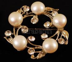 Gyöngy kitűző és gyöngy fülbevaló pár /
pearl earring and brooch