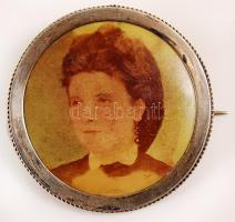 Ezüst (Ag) bross Sisi arcképével, jelzett, br: 5,4 g / Silver brooch with Sisi's portrait, 5,4 g