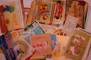 Régi cimkék, sörös, boros, bőrönd, háború előtti likőrcimkék, számolócédulák stb., több mint 120db