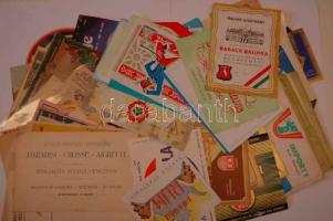 Régi cimkék, sörös, boros, bőrönd, háború előtti likőrcimkék, számolócédulák stb., több mint 120db