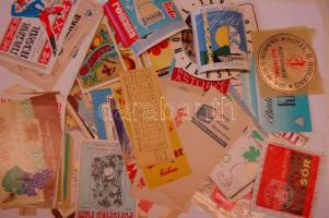 Régi cimkék, sörös, boros, bőrönd, háború előtti likőrcimkék, számolócédulák stb., több mint 120db