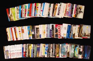 130 db telefonkártya: 84 db német, 32 magyar, 14 vegyes / phone cards