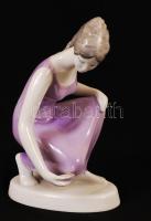 Hollóházi porcelán térdelő lány, hibátlan, jelzett, m: 18 cm