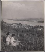 cca 1936 Kinszki Imre (1901-1945): Dunakanyar, pecséttel jelzett vintage fotó, 14x12,5 cm / cca 1936 Imre Kinszki (1901-1945): The Danube Bend, artist's stamp on the verso, 14x12,5 cm