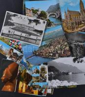 Kb. 303 db MODERN motívumlap kis dobozban; reklám, üdvözlő (karácsony, húsvét, névnap, újév) virág / Approx. 303 modern motive cards in a small box; advetisement, greeting (christmas, easter, name day, new year) flower