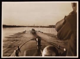 cca 1935 Tréningen az Európa-bajnok (1934) 8 pár evezős magyar hajó legénysége, 5 db sportfotó, list...