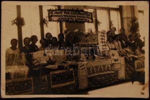 cca 1920-1930 M. Eiser: Vöröskeresztes ifjúsági csoportok jótékonysági kiállítása és vására, 12x18 cm