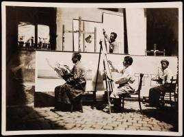 cca 1934 Reklámtáblák szabadtéri festőműhelyében (Bp., Király u. 75.), a képen szereplők felsorolásával, 9x12 cm