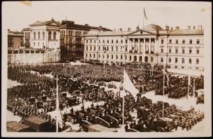 cca 1900-1910 Finnország, Helsinki, katonai díszszemle, feliratozott fénykép, 9x14 cm / cca 1900-1910 Finland, Helsinki, military photo, 9x14 cm