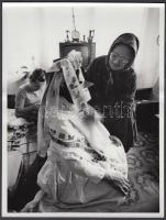 1979. április 16. Dudás Juló naiv festő húsvét hétfői falusi mulatságon (valószínűleg Kresz Albert f...