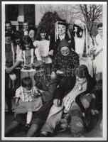 1979. április 16. Dudás Juló naiv festő húsvét hétfői falusi mulatságon (valószínűleg Kresz Albert f...