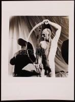 cca 1980 Cím nélkül, jelzés nélkül, műtermi fantáziakép, (talán) kettős expozícióval, képméret 15x14 cm, papírméret 24x18 cm