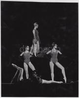 cca 1960 Kerpert: Balett kompozíció, feliratozott fotóművészeti alkotás, 22x18 cm