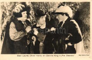 Stan Laurel, Oliver Hardy, Dennis King in Fra Diavolo