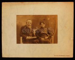 cca 1910 Steuer Ábrahám (1871-194?) szatmári főrabbi és felesége fotója, 14×10 cm; valamint levele f...