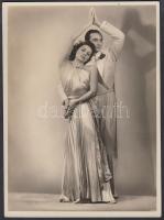 cca 1930 Táncos pár műtermi kompozíciója, 23x17 cm