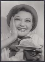 cca 1960 Kiss Manyi (1911-1971) színésznő portréja, 17x23 cm