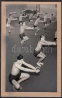 cca 1950 Középiskolai torna óra, kartonra ragasztva, 16x11 cm