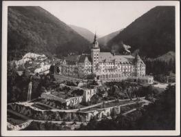 cca 1930 Margit fényképészet: Lillafüred, kastély és parkja, pecséttel jelzett vintage fotó, 18x24 cm