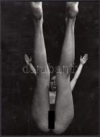 cca 1970-1980 Perspektivikus huncutságok, finoman erotikus fénykép, 22x16 cm  / cca 1970-1980 Erotic photo, 22x16 cm
