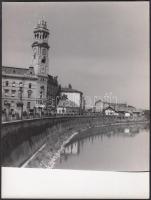 cca 1940 Korschelt Miklós (1900-1982): Nagyvárad a Sebes-Kőrös partján, 2 db pecséttel jelzett fotó, 24x18 cm