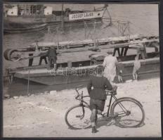 cca 1900 Szállítószalaggal felszerelt hajó, mögötte a József Lajosra keresztelt bárka, 13x15 cm