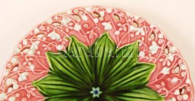 Jelzett szecessziós süteményes tál, kézzel festett mázas kerámia, apró mázhibával, d:17 cm