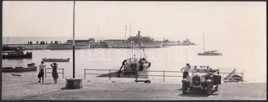 1936 Sevcsik Jenő (1899-1996): Siófoki móló, aláírt vintage fotóművészeti alkotás, 9x24 cm