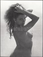 cca 1980 Kalocsai Rudolf: Balatoni sellő, a szerző által feliratozott vintage fotóművészeti alkotás, 24x18 cm