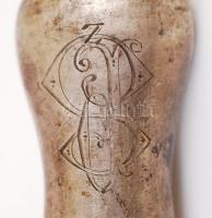 Ezüst (Ag.)nyelű kés villa, jelzett, késen monogrammal, viselt állapotban, bruttó:180 g