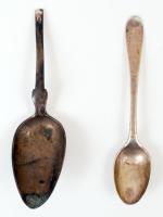 Ezüst (Ag.)kis kanál és egy ezüst törött kanálvég, jelzett, nettó:25 g