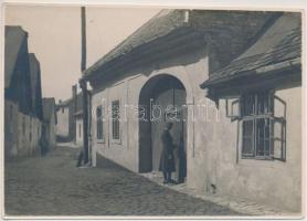 cca 1935 Gaál Margit (1913-1999): Tabáni hangulat, jelzetlen vintage fotóművészeti alkotás a szerző hagyatékából, 12x18 cm