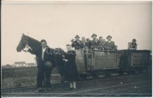 cca 1950 Bányászhintó utánfutóval, 9x14 cm