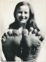 cca 1970 Szabó Lajos: Talp-akt, feliratozott fotó, 23x17 cm