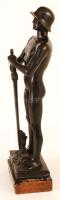 Kallos Ede (1866-1950): Férfi akt katona sisakban és karddal. Bronz, jelzett, fa talpon, m:31 cm