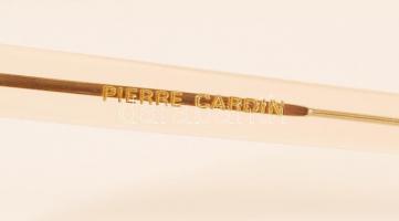 Pierre Cardin jelzésű napszemüveg tokjában