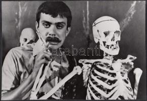 cca 1950 Szívélyes vendéglátás egy haláli buliban, 16x23 cm