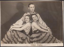 cca 1930 L’art fotószalon (Budapest): Trio FAMA, lokál táncosok, artisták reklámfotója, felületi törésekkel, kis képszéli szakadással, 11x16 cm