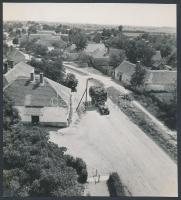 cca 1966 Kotnyek Antal (1921-1990) vintage felvétele egy falusi templom tornyából, betakarítás idején, 19,5x17,5 cm