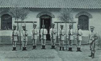 Chinesische Polizei längs der Schantung-Eisenbahn  / Chinese railroad guards