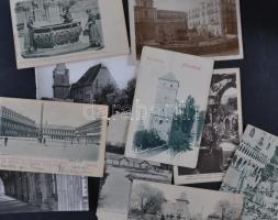 Nagyrészt háború előtti vegyes képeslap, kb. 666 db, főként külföldi városképes lap, benne magyar és határon túli magyar lapok, fotók, 2 db panorámalap, néhány üdvözlőlap, századforduló előtti és litho lap / cca 700 postcards, mainly pre-1945 town-views, some Hungarian postcards, greeting cards, panoramacards