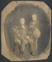 cca 1850-1860 Az Éder testvérek, korai műtermi fotó, a háttér festékkel takarva, a kontúrok retussal erősítve, 20x23 cm