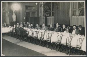 1934. szeptember 24. Schäffer fotószalon: Bencés vacsora a Pannónia Szállóban, Szűts András aláírásával, 11,5x17 cm
