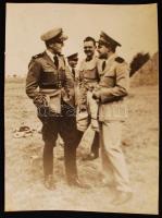 cca 1940 A Magyar Királyi Honvéd Légierő repülős tisztjei, 15x20 cm