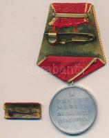 Románia ~1960. "Munka Érdemérem" szalaggal, szalagsávval, igazolvánnyal eredeti dobozban T...
